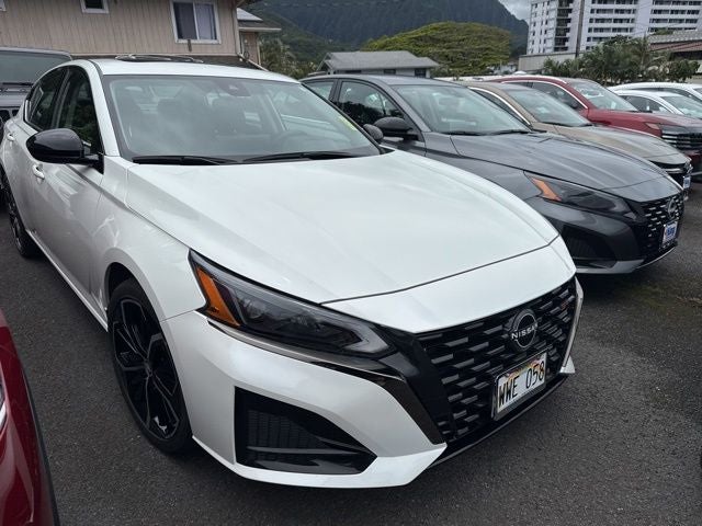 2023 Nissan Altima 2.5 SR in Pearl White Tricoat — front three-quarter view
